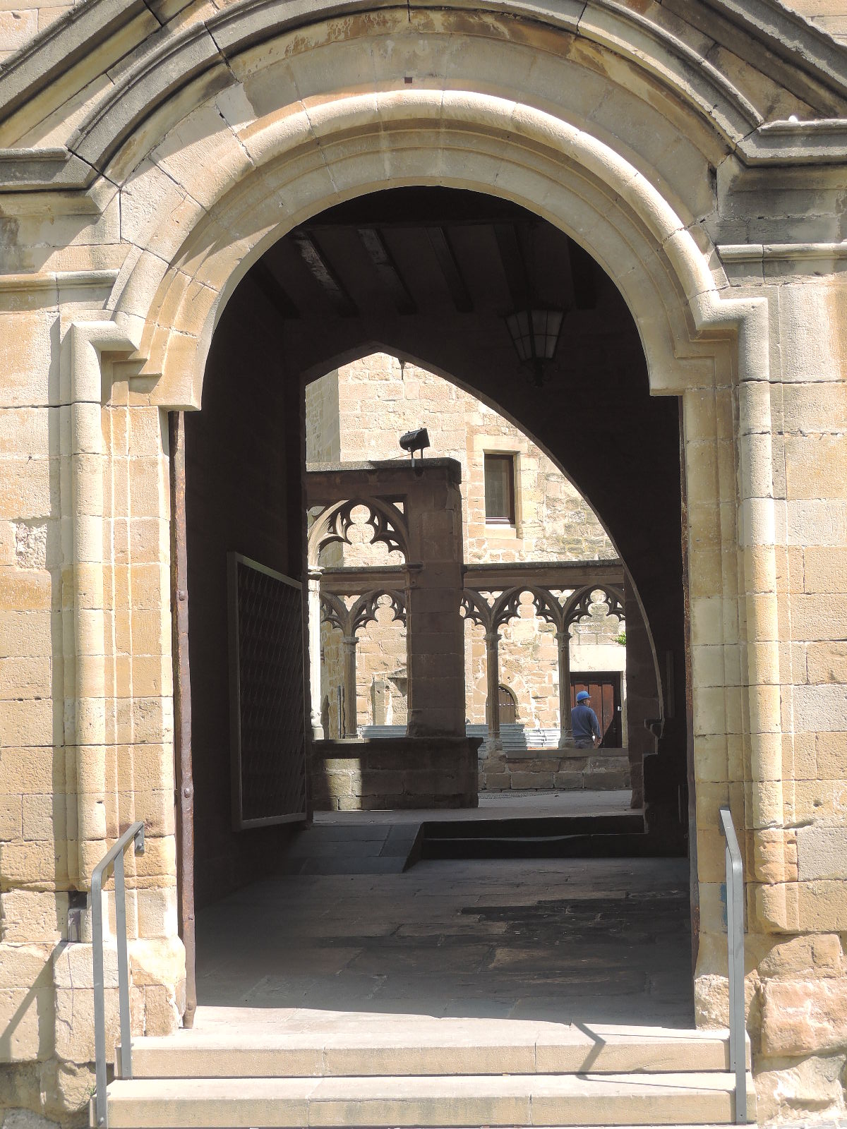 Acceso al claustro