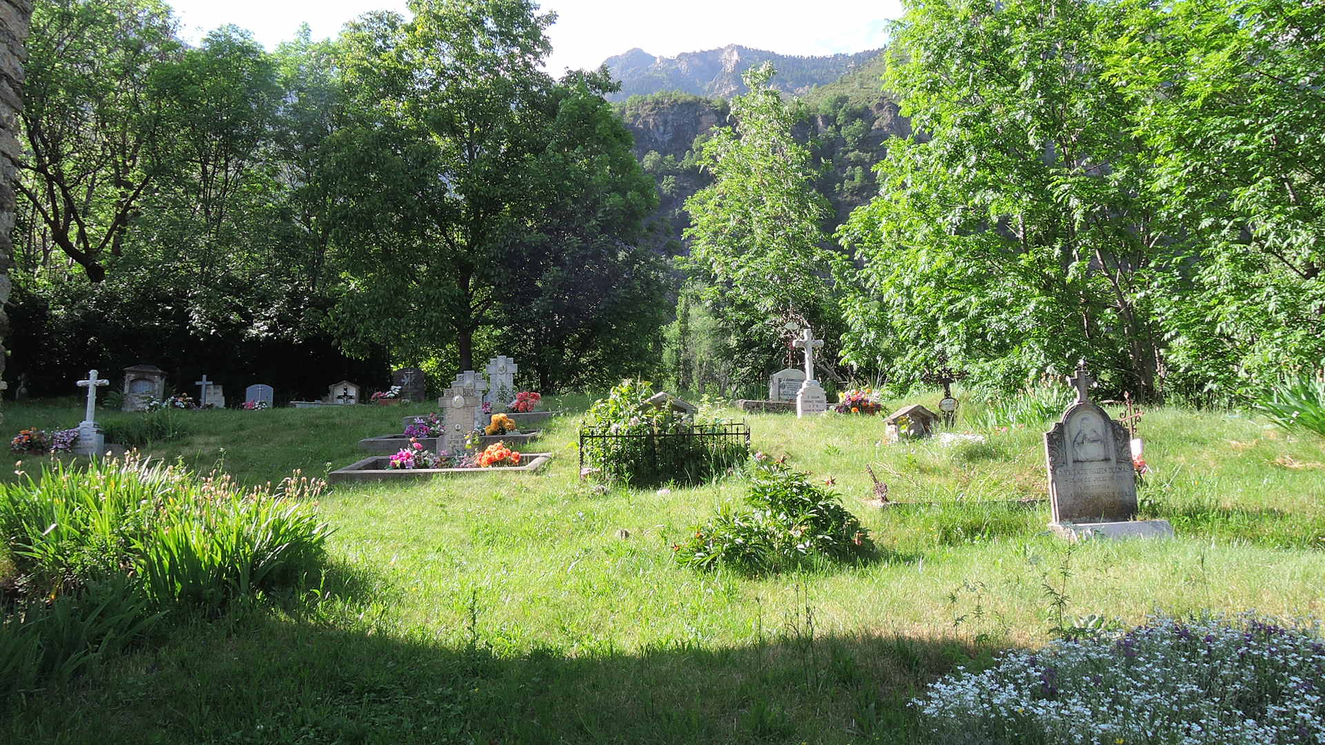 Cementerio de Sahún.