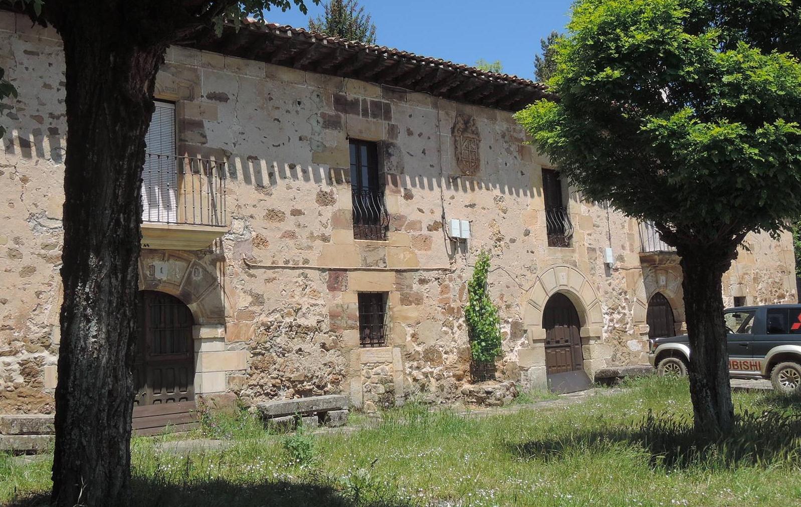 Palacete nobiliario a la entrada de Barbadillo de Herreros.