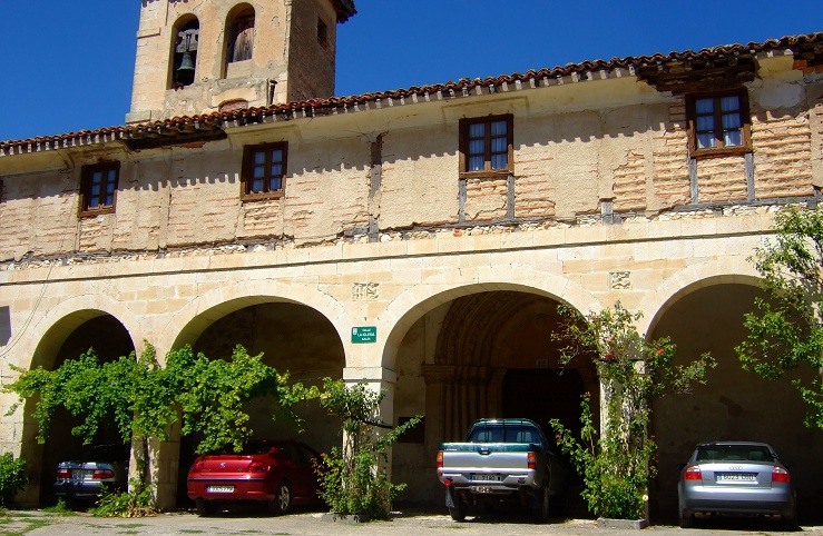 Lateral de la iglesia en Franco, municipio de Treviño.
