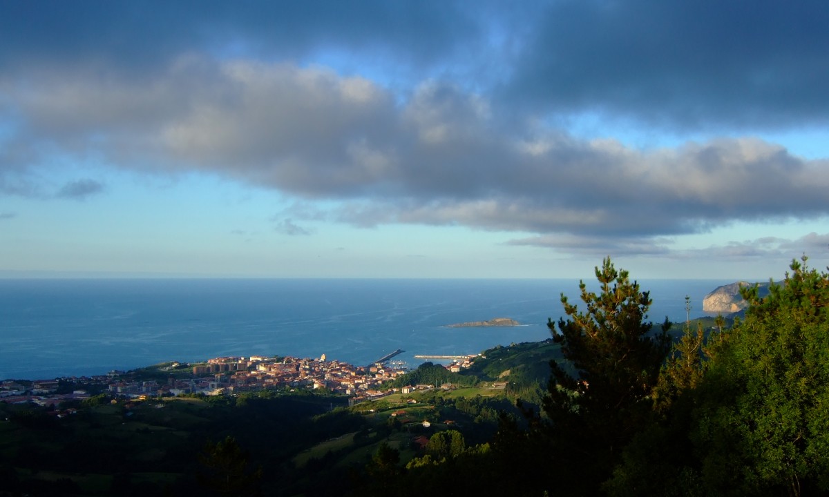 Bermeo entre el Cantábrico y el Cielo